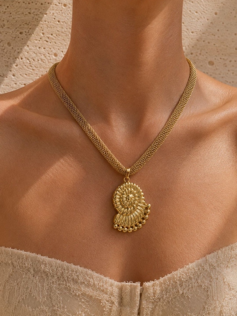 19 Inch - Mesh Necklace
Swirl Shell Gold Spiral Pendant Necklace